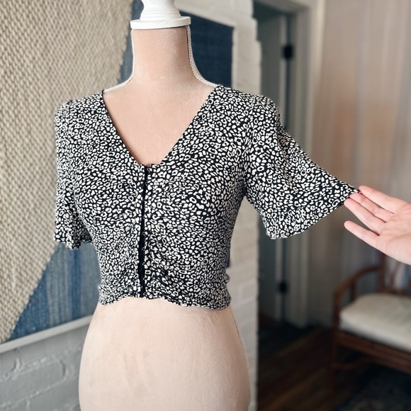 Urban Romantics Black Animal Print Clasp Up Blouse - Picture 1 of 9